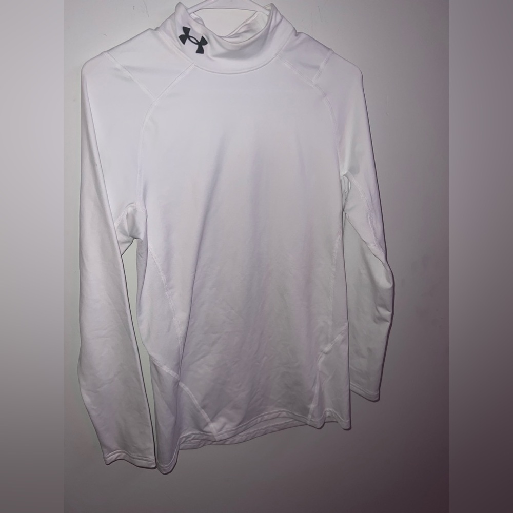 Under amount fitted shirt